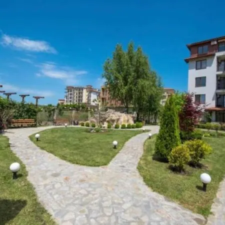 Апартаменти Apollo 4 The Place For Families With Children Несебир